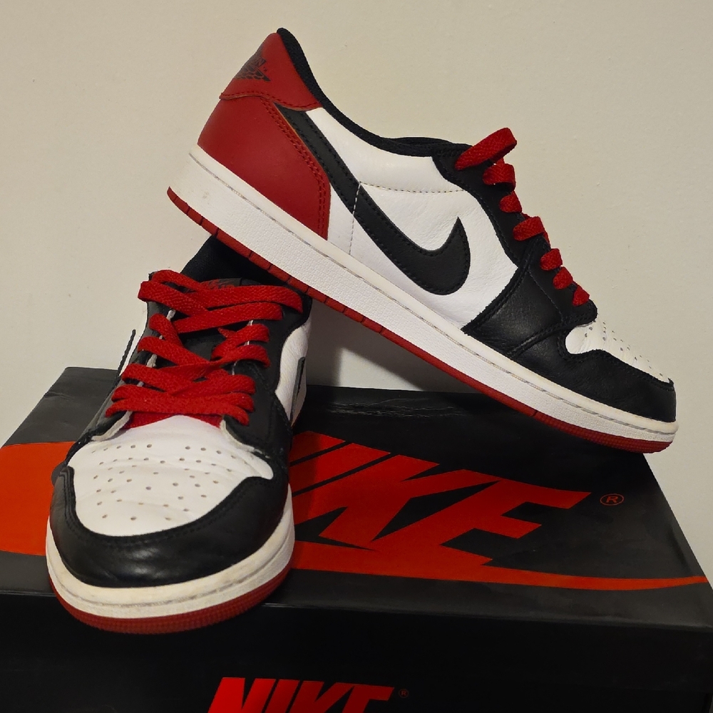 Nike AIR JORDAN RETRO 1 LOW OG. BLACK TOE.